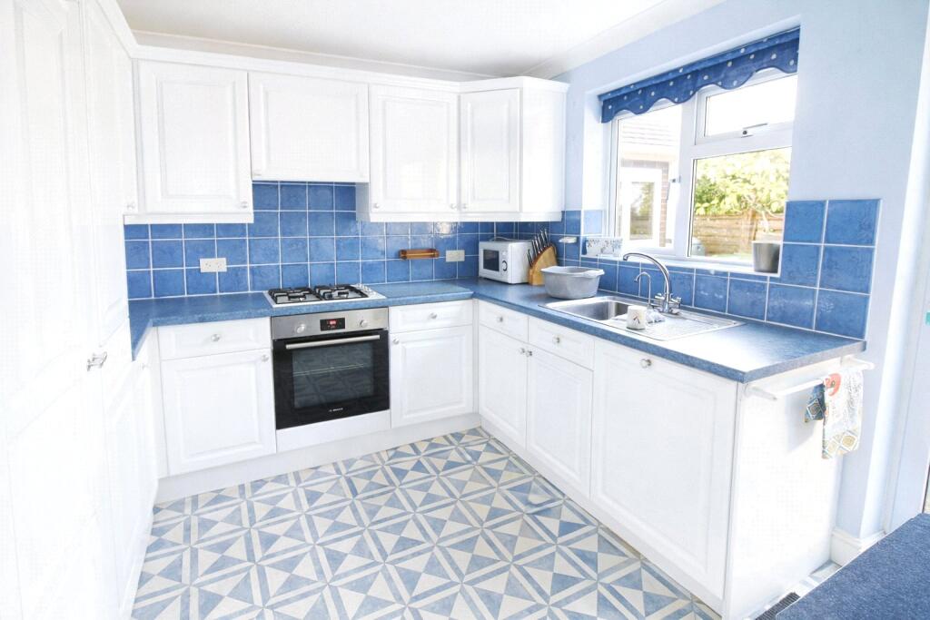Hazeldean Drive, Rowlands Castle, Hampshire, PO9 photo 4