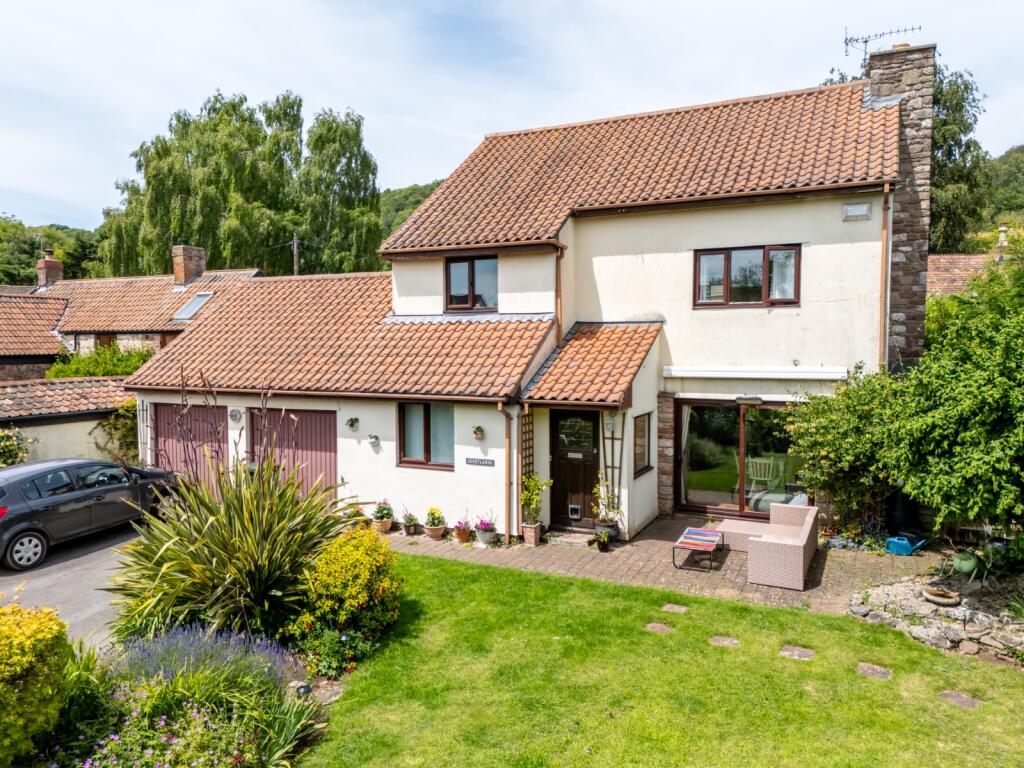 Main image of property: Clevedon Road, Weston-in-Gordano, Bristol, Somerset, BS20