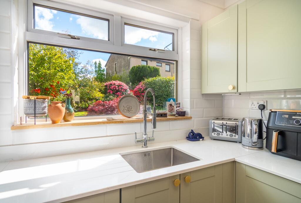 17, Archibald Terrace, Milton Of Campsie, G66 photo 4