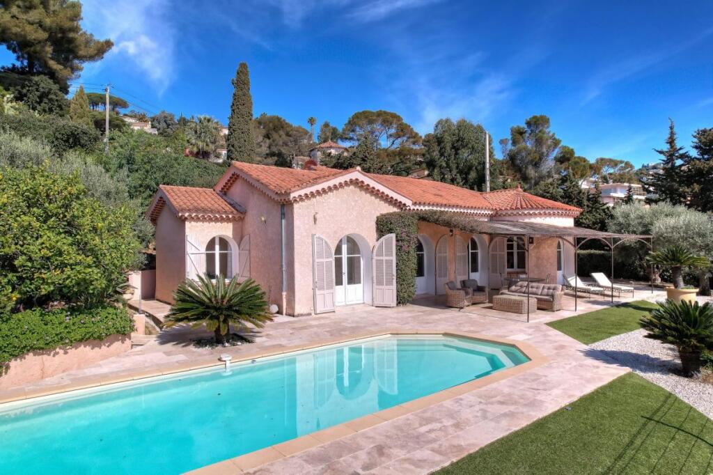 Main image of property: Provence-Alps-Cote d`Azur, Var, Roquebrune-sur-Argens