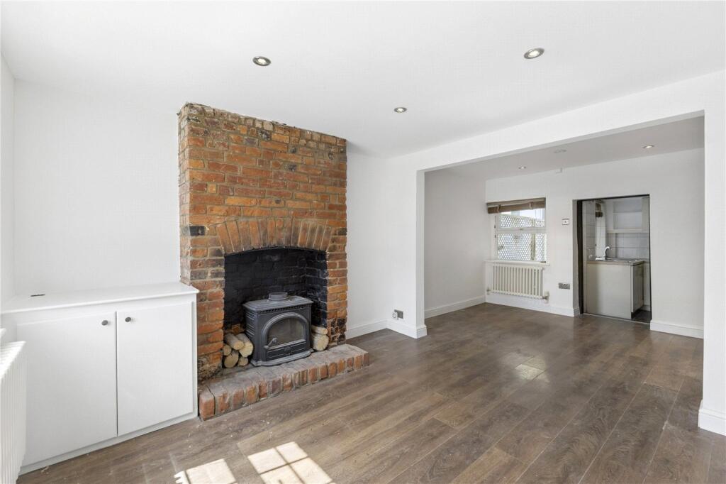 House in Slip End, Central Bedfordshire - View 3