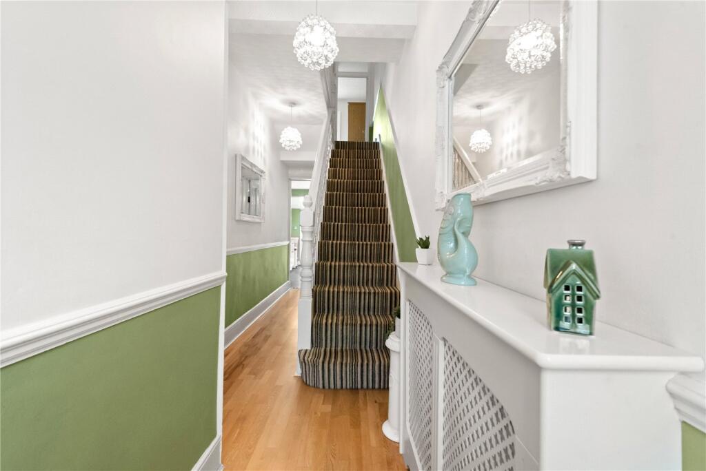 House in New Malden, West Barnes - More
