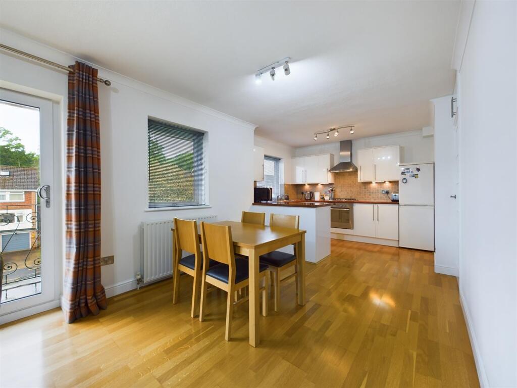 Robin Way, Tilehurst, Reading photo 2