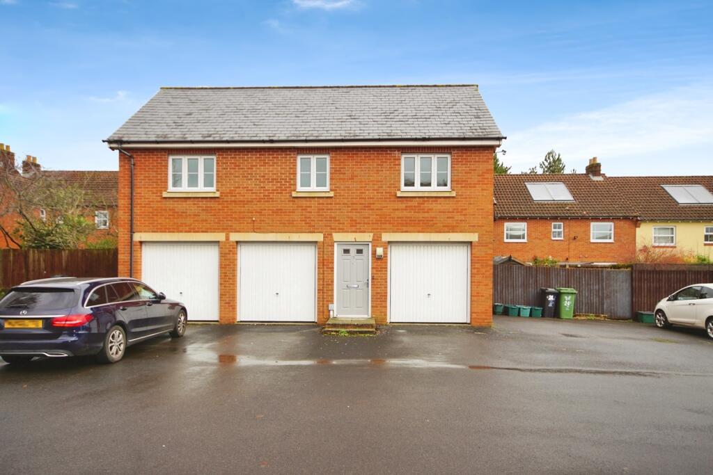 Main image of property: Hickory Lane, Almondsbury, Bristol, Gloucestershire, BS32