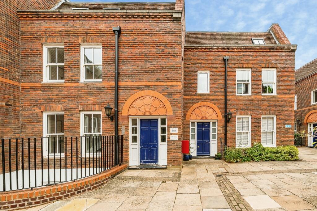 Main image of property: Oxford Road, Aylesbury