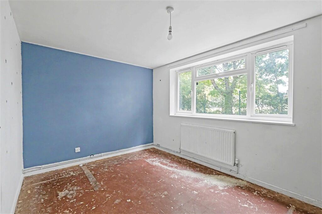 Apartment in Reading - View 4