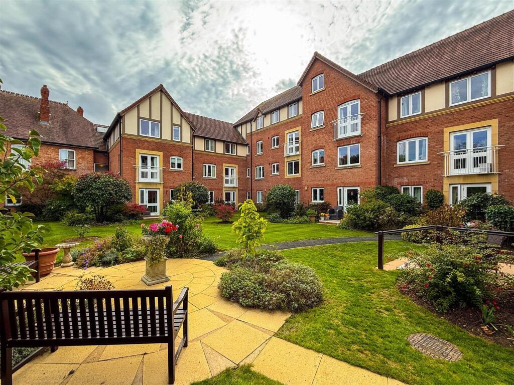 1-bed house on Worcester Road, Malvern, £65,000