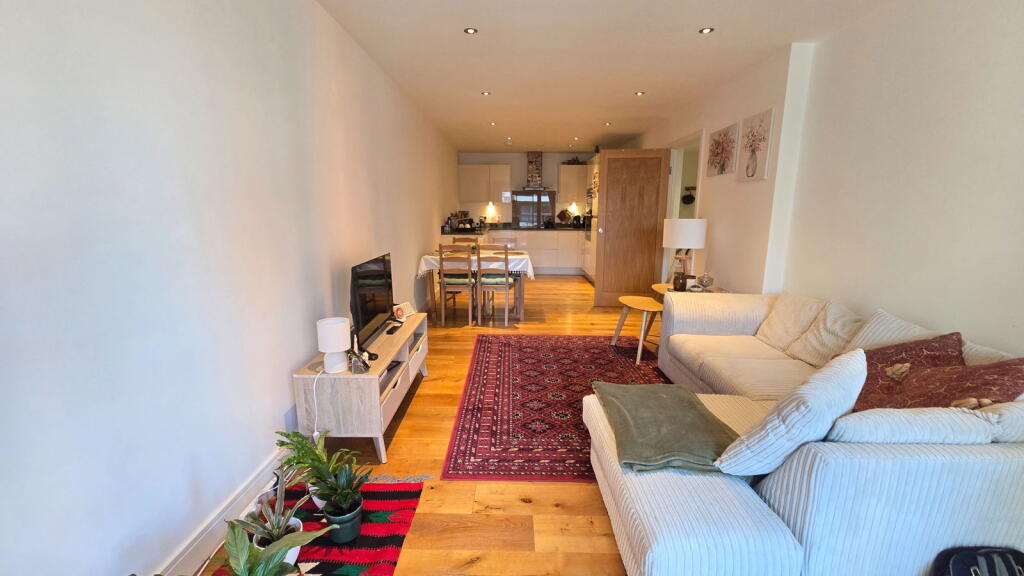 Southmead House, Kingman Way, Newbury, RG14 7FY photo 3