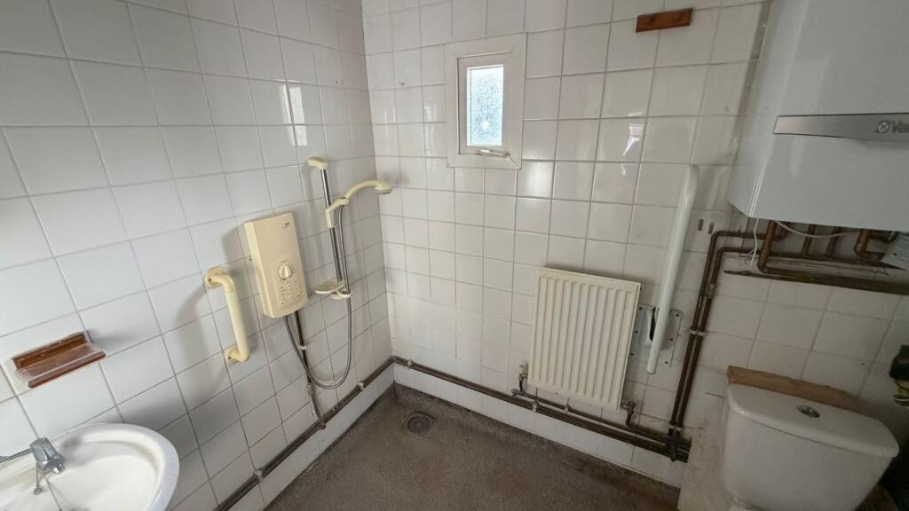House in Gillingham, Medway - View 5
