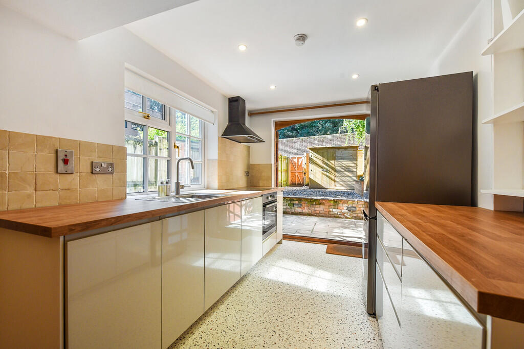 Apartment in Southampton - View 3