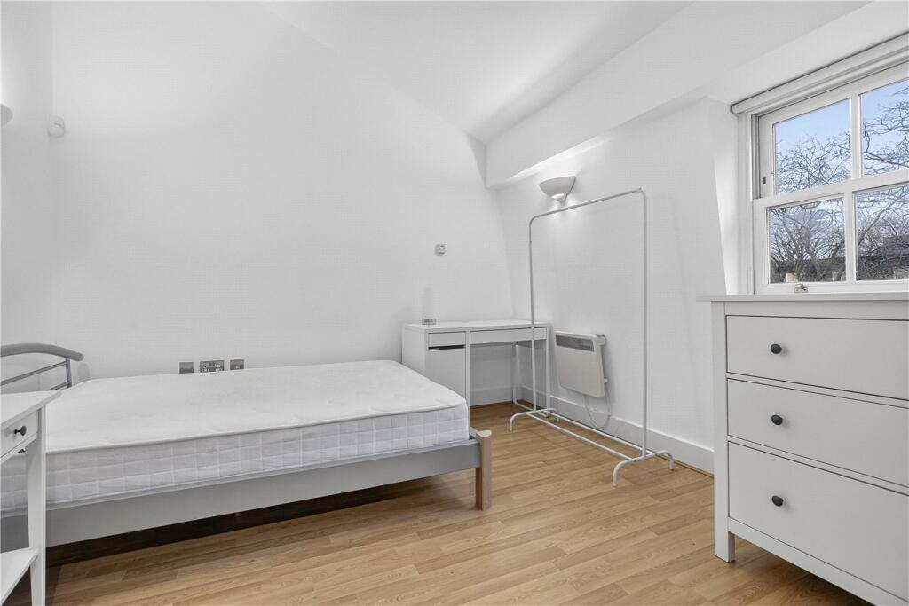 Apartment in London - More