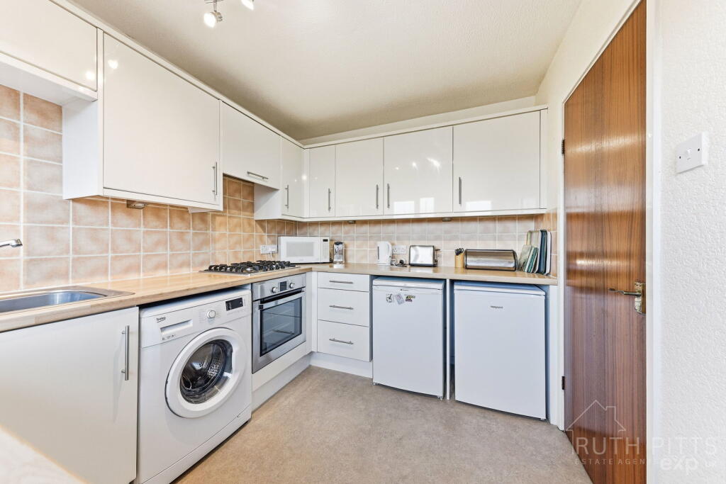 Jubilee Court, Fitzwilliam, Pontefract, WF9 photo 4