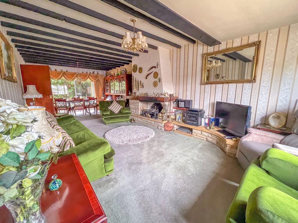 House in Nuneaton and Bedworth, Warwickshire - View 2