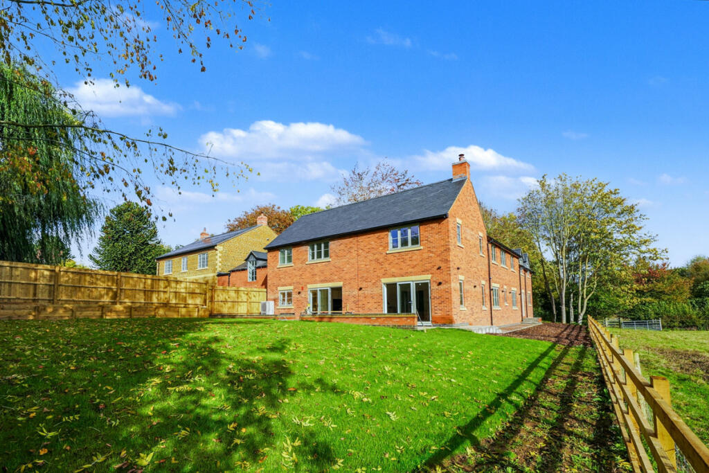 House in Northampton - View 3