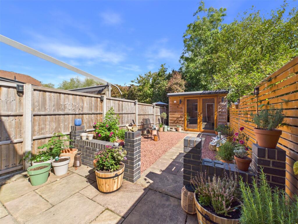 House in Gloucester - View 4