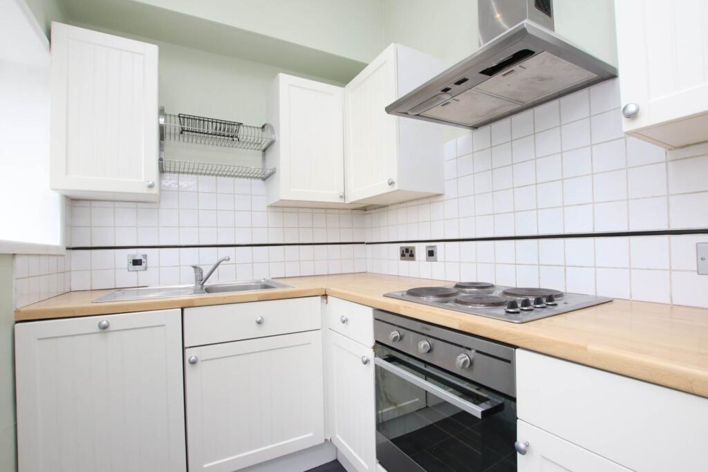 Apartment in Bath, Walcot - View 4