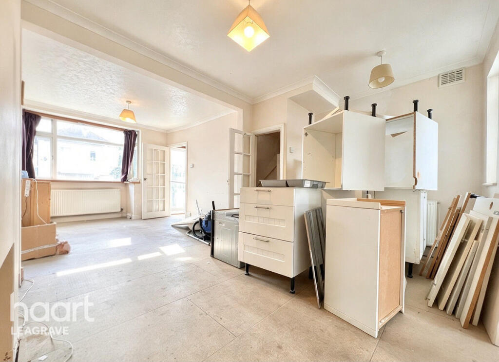 House in Luton - View 4