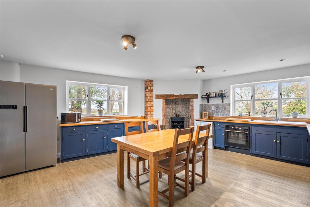 House in Newark, Shelton - View 5