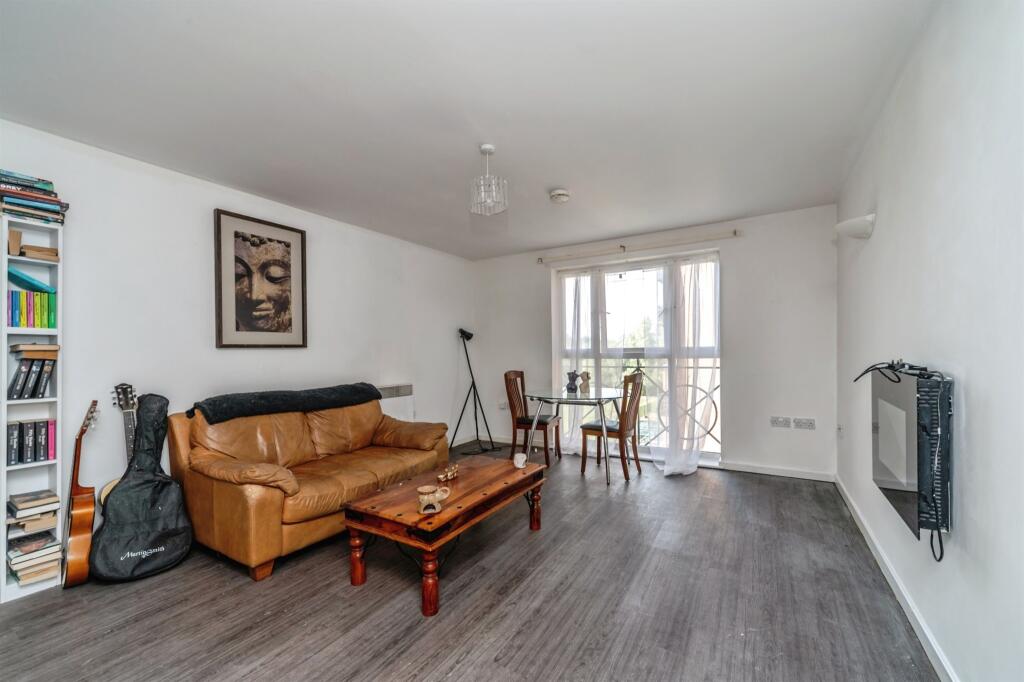 Apartment in Milton Keynes - View 5