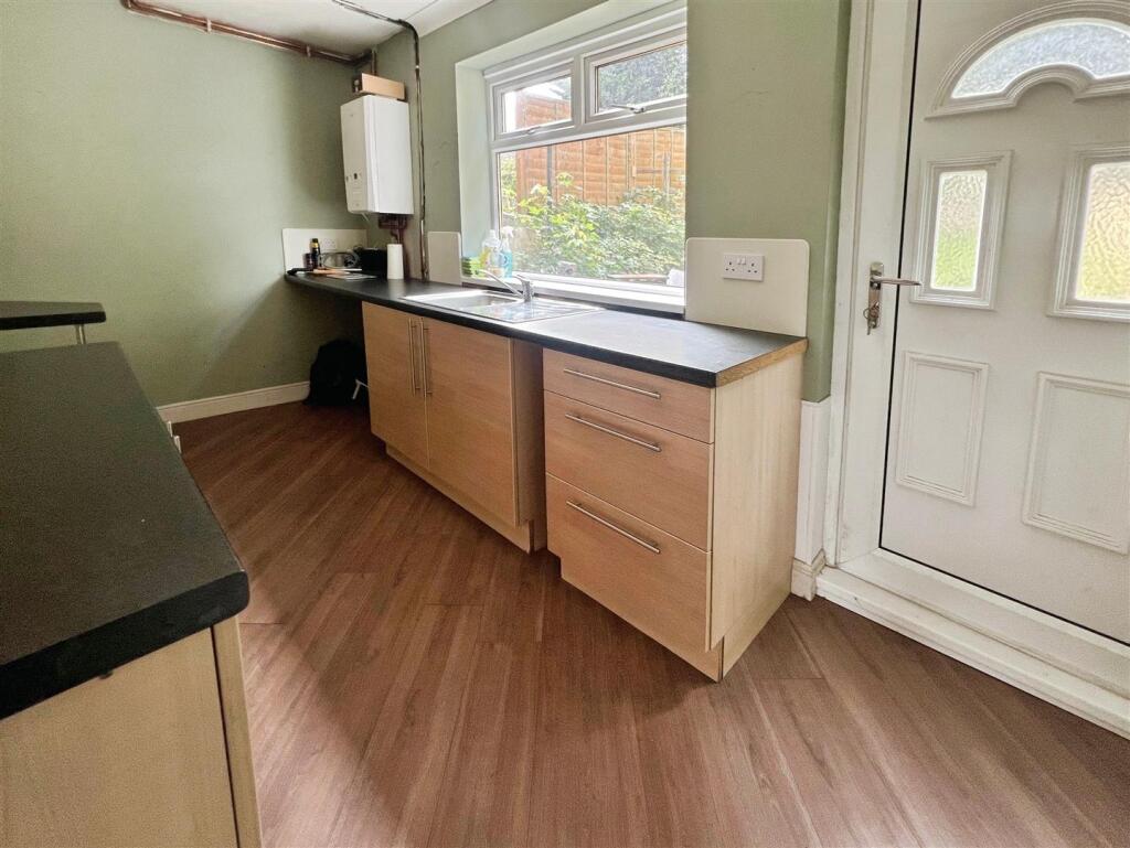 House in Bradford, Haigh Fold, Undercliffe - More