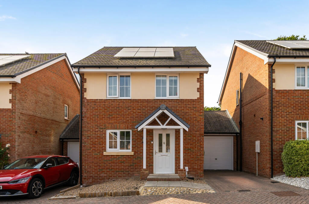 Main image of property: Hedge End Way, Hedge End, Southampton, Hampshire, SO30