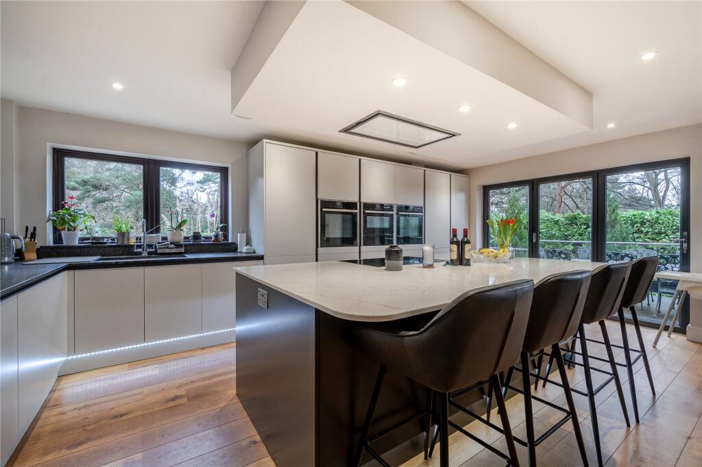 Walkers Ridge, Camberley, Surrey, GU15 photo 2