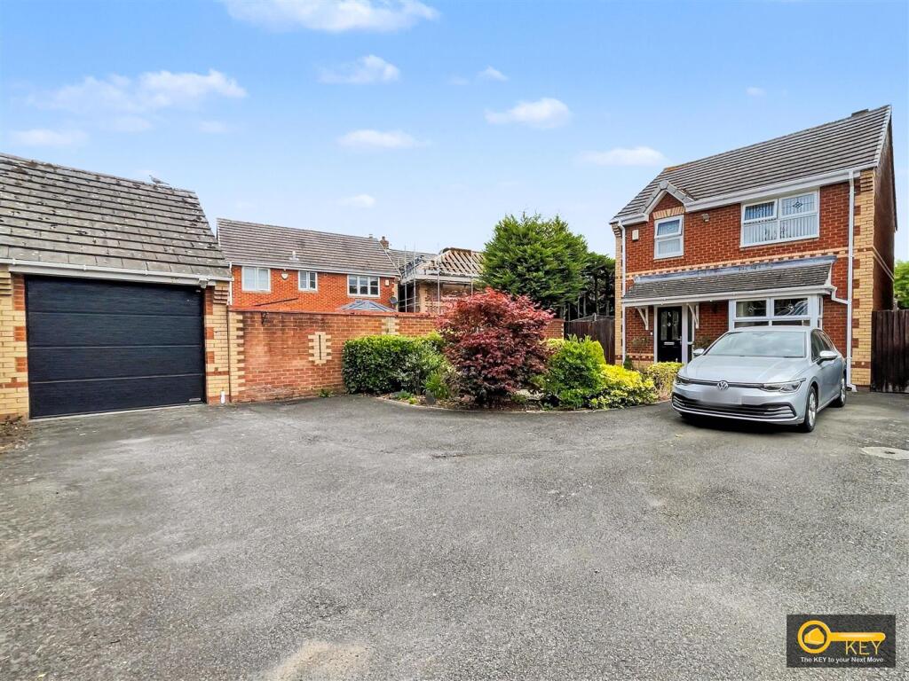 Main image of property: Cliveden Walk, Maple Park, Nuneaton