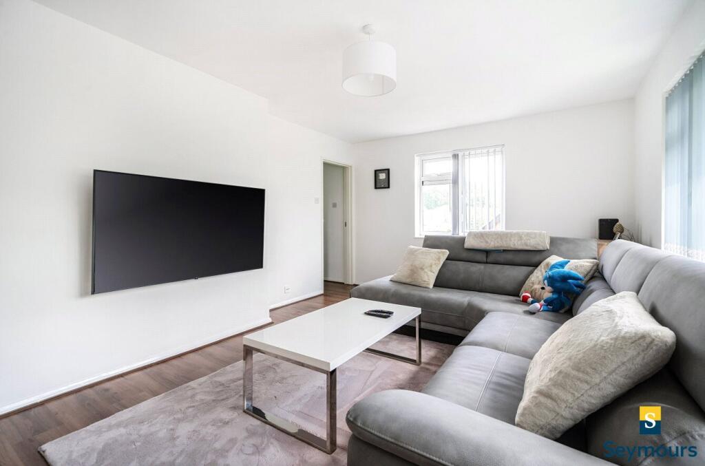 1-bed flat on Boxgrove Avenue, Guildford, Surrey, GU1, £210,000