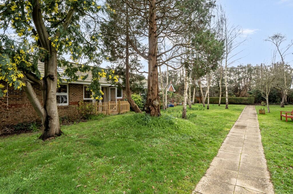 Main image of property: Fontwell Avenue, Eastergate, PO20