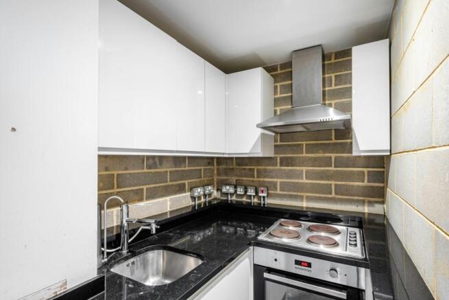 Mentmore Terrace 3B NEW - 8.jpg