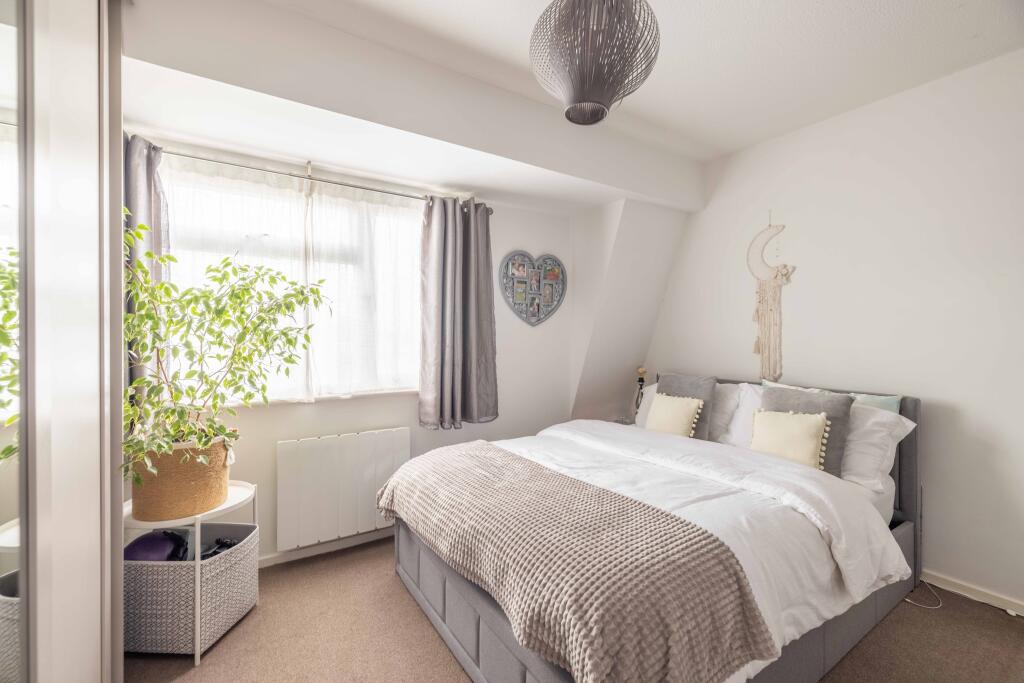 Apartment in Slough - More