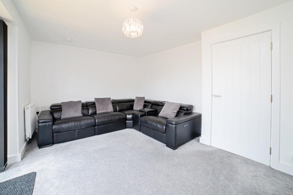 Blueberry Court, Holmewood, CHESTERFIELD photo 5