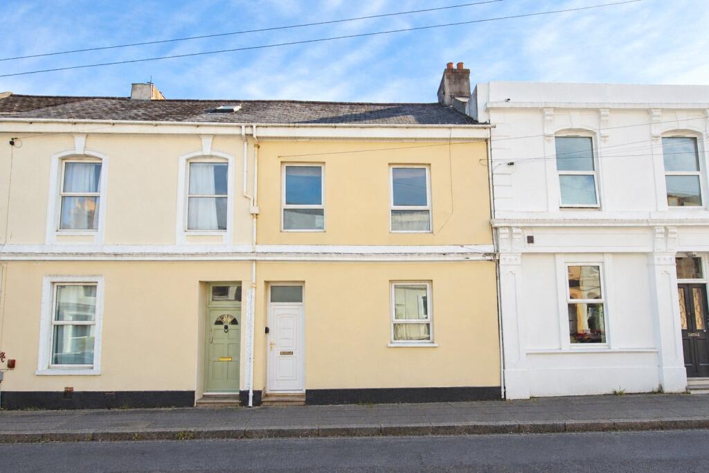 1-bed flat on Bayswater Road, Plymouth, Devon, PL1, £90,000