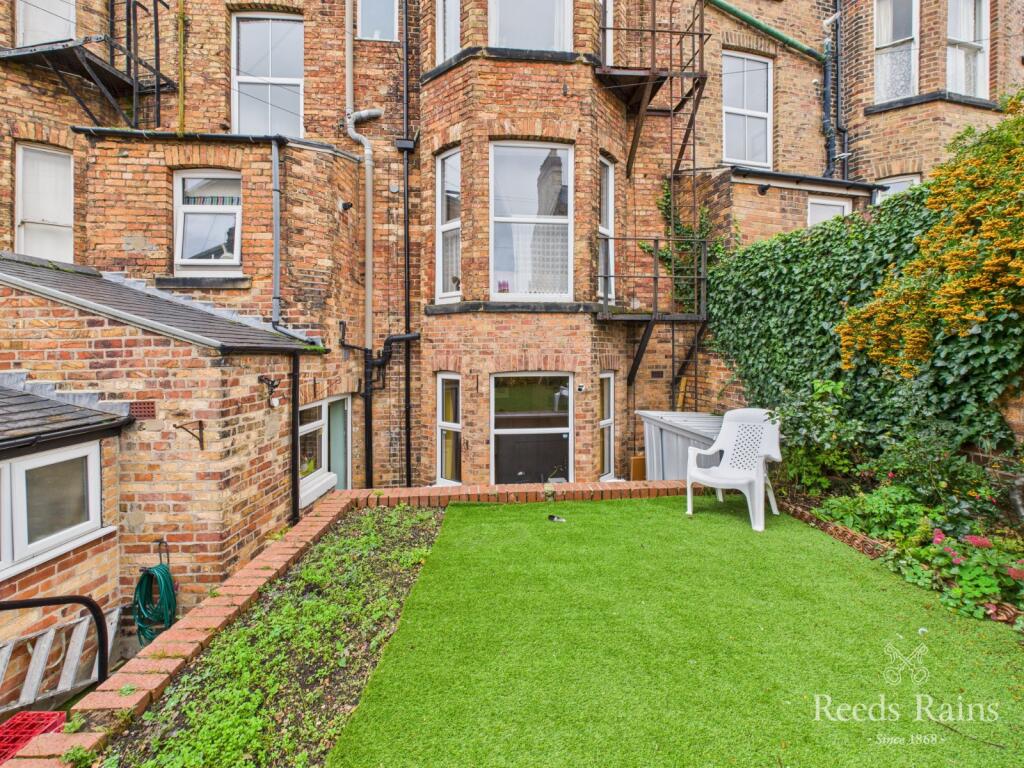 1-bed apartment on Grosvenor Crescent, Scarborough, North Yorkshire, YO11, £120,000