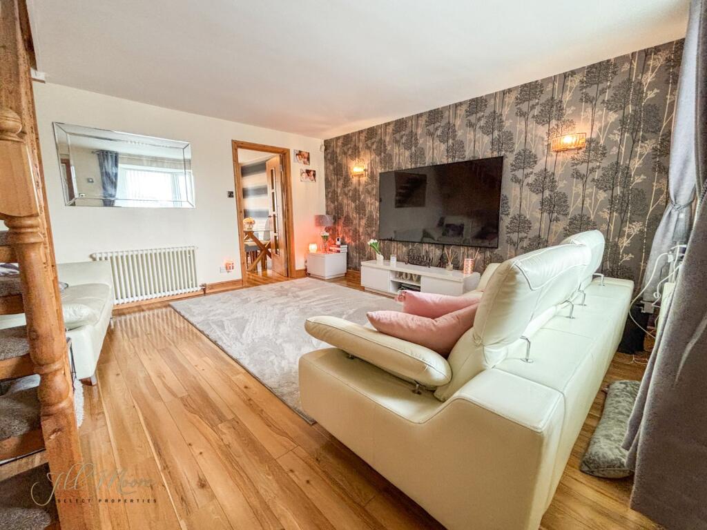 12, Fieldfare Close photo 2