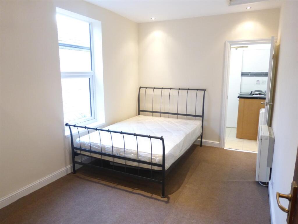 Apartment in Norwich, Norfolk - View 2