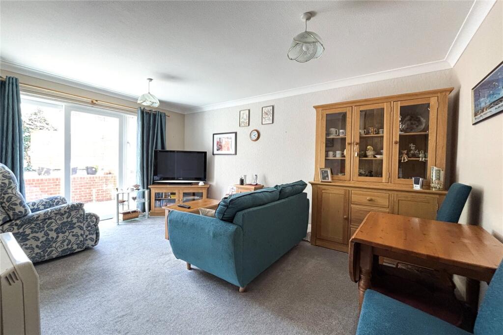Fountain Court, Westbury photo 3