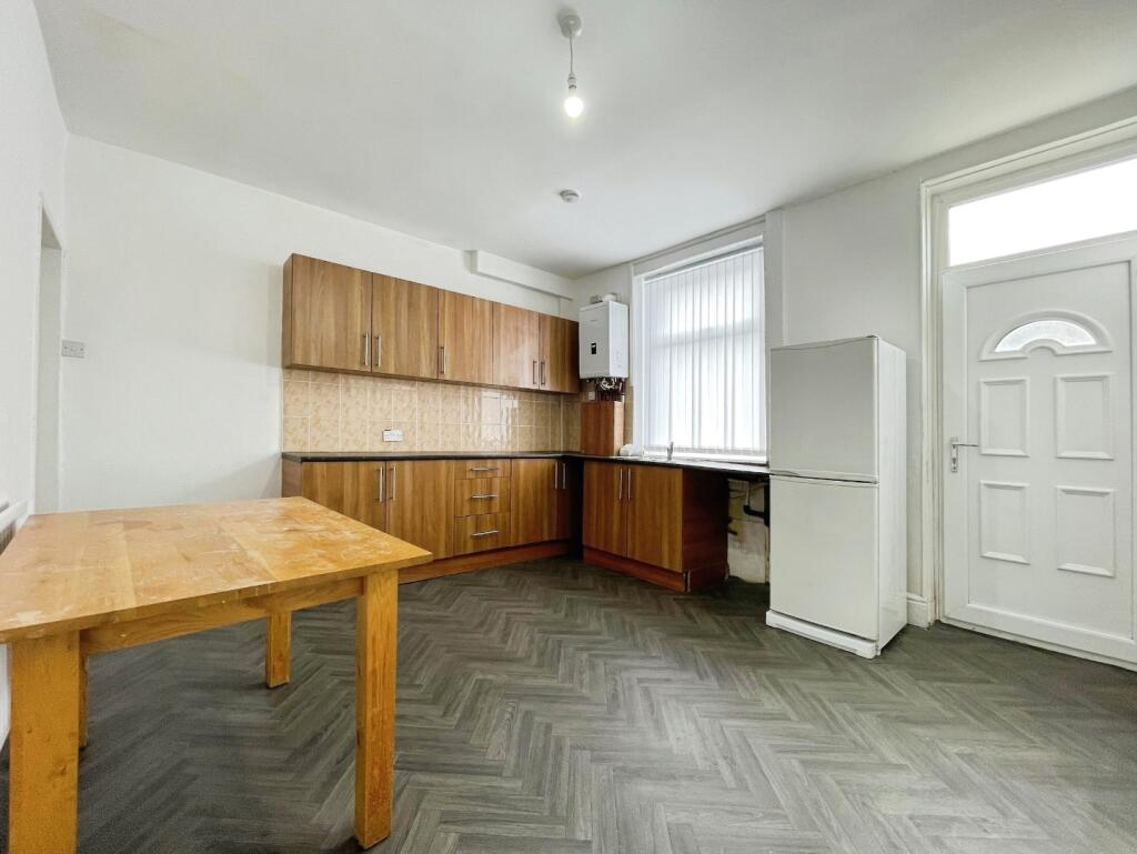 Woodhall Terrace. Bradford, BD3 7DA photo 4