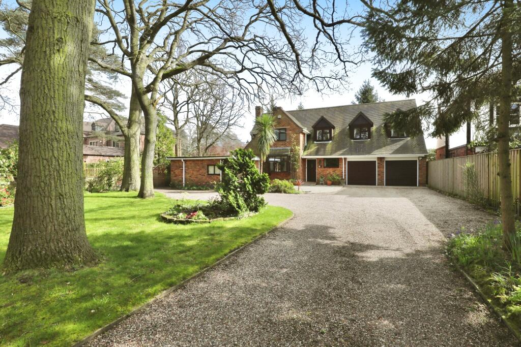 5-bed detached on Warning Tongue Lane, Doncaster, DN4, £600,000