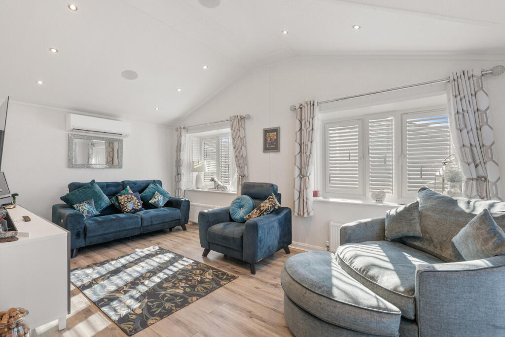 House in Southend-on-Sea - View 5