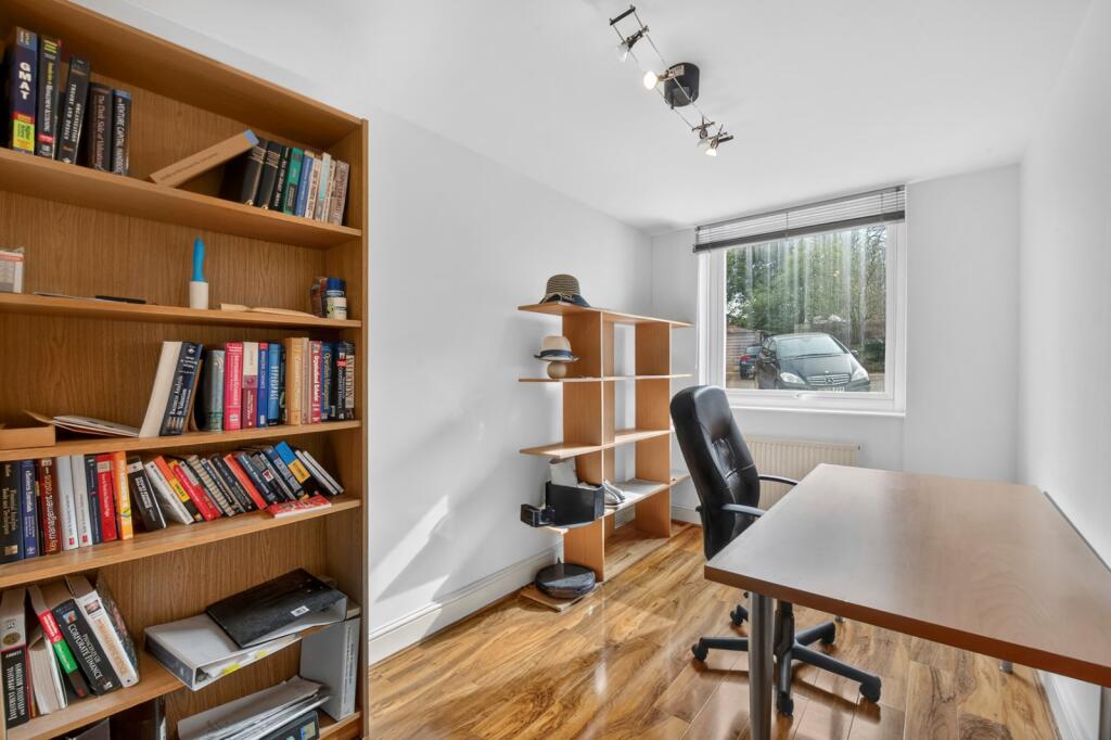 Apartment in London, North Sheen - More