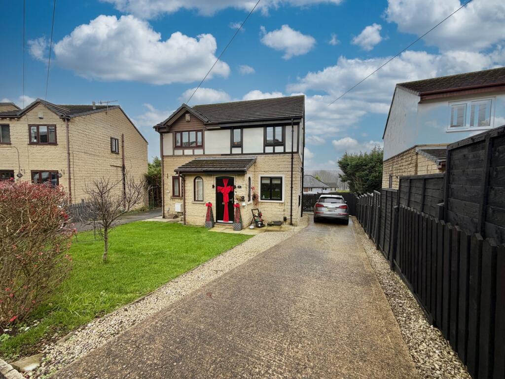 Main image of property: The Oval, Bingley, BD16