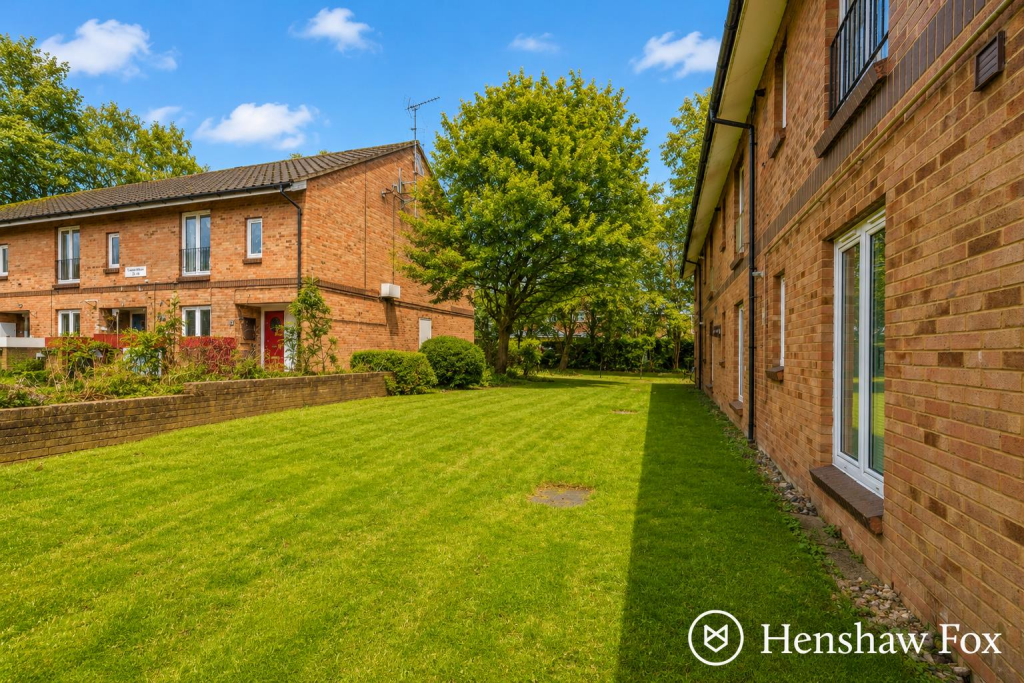 Apartment in Southampton, Lordshill - View 2
