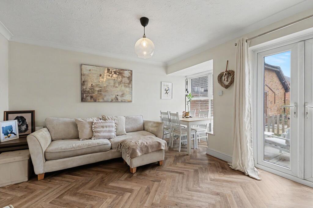 St. Matthews Close, Evesham, WR11 photo 3