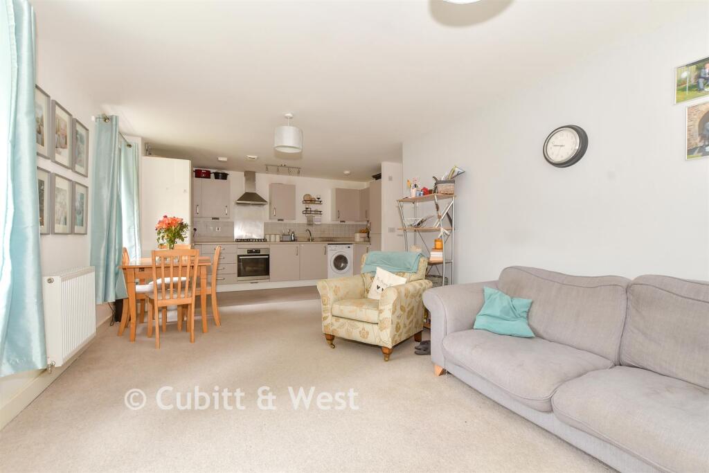 Apartment in Horsham, North Horsham - View 5