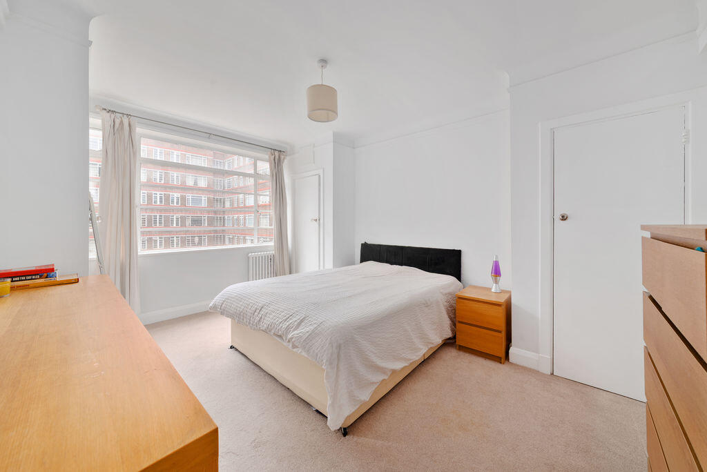 Main image of property: Du Cane Court, Balham High Road, SW17 7JQ