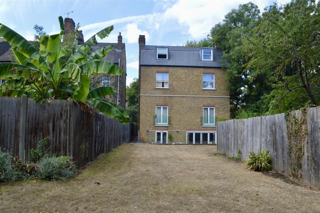 Apartment in London - More