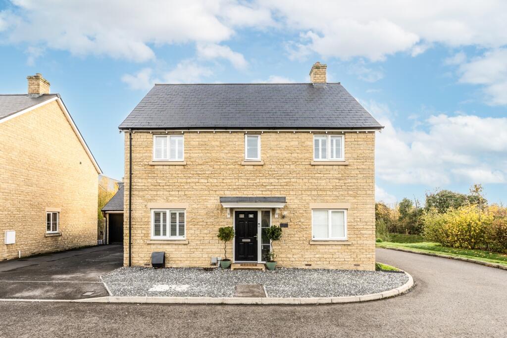 Main image of property: Sungold Place, Carterton, Oxfordshire, OX18
