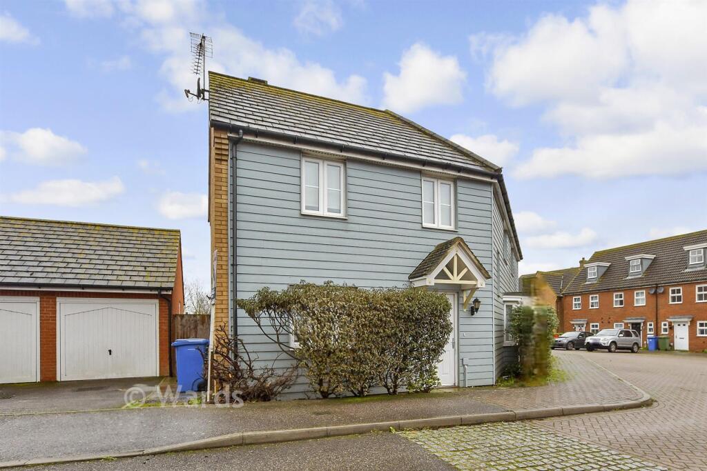 3-bed semi-detached on Brambles Close, Minster-On-Sea, Sheerness, Kent, £300,000