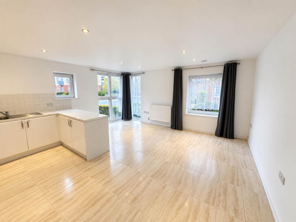 Apartment in Hertsmere, Elstree and Borehamwood - View 4